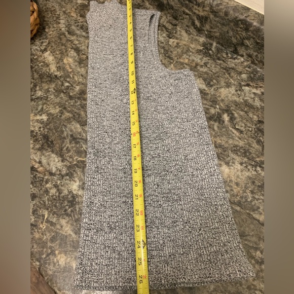 2 Grey Gap Mockneck Sleeveless Sweaters - Picture 5 of 11